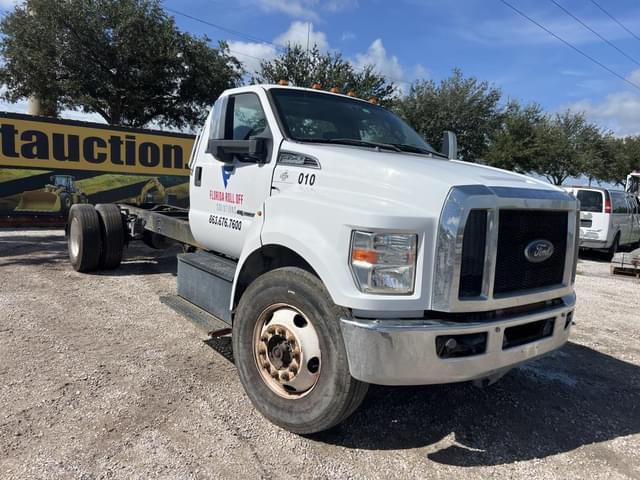 Image of Ford F-750 equipment image 3