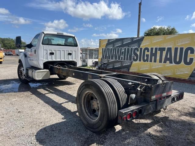 Image of Ford F-750 equipment image 1