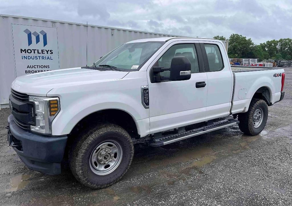 Image of Ford F-250 Primary image