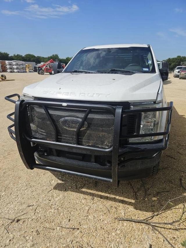 Image of Ford F-250 equipment image 1