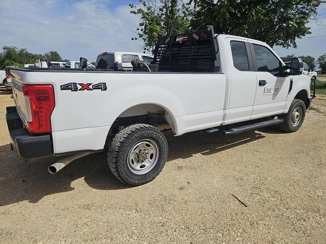 Image of Ford F-250 equipment image 3
