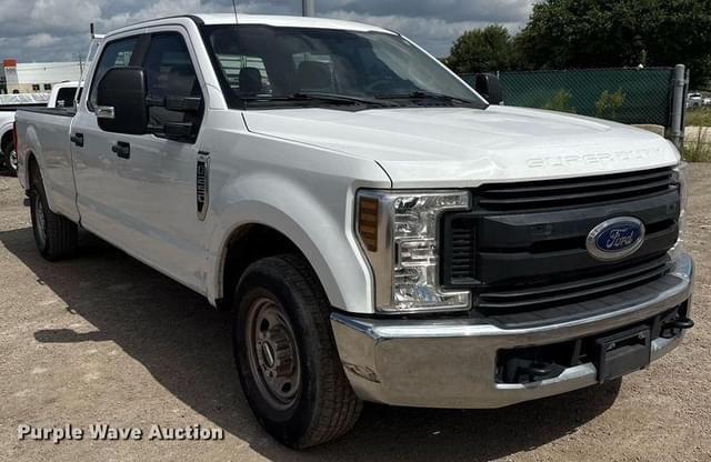 Image of Ford F-250 equipment image 2