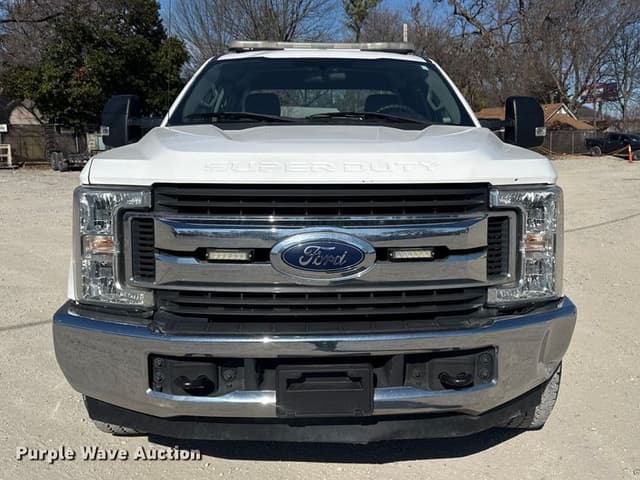 Image of Ford F-250 equipment image 1