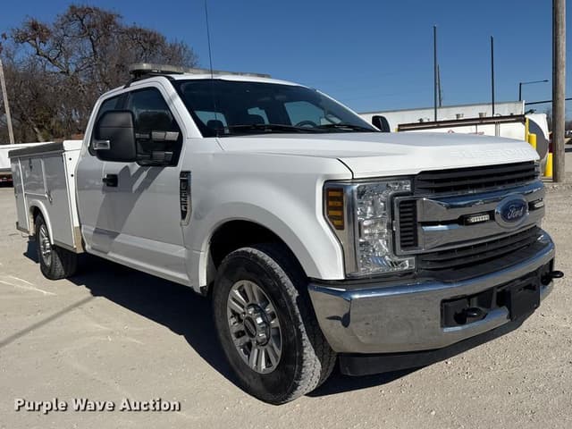 Image of Ford F-250 equipment image 2