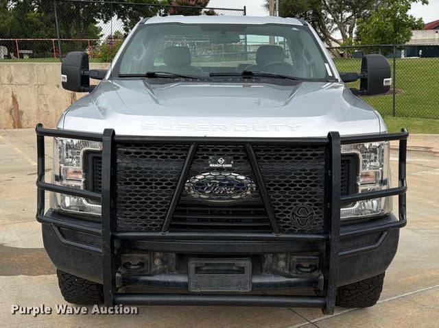 Image of Ford F-250 equipment image 1