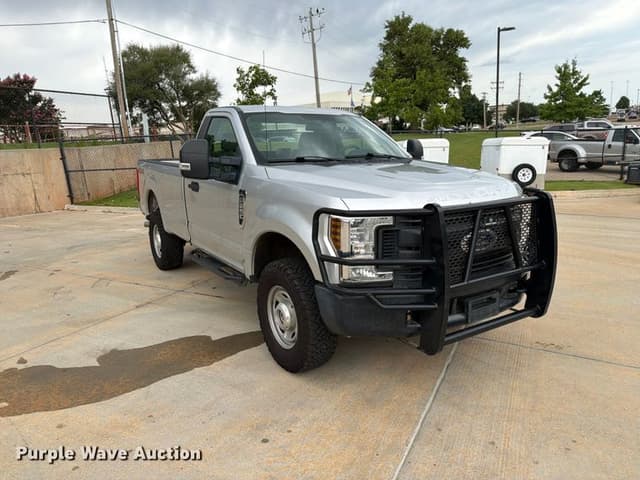Image of Ford F-250 equipment image 2