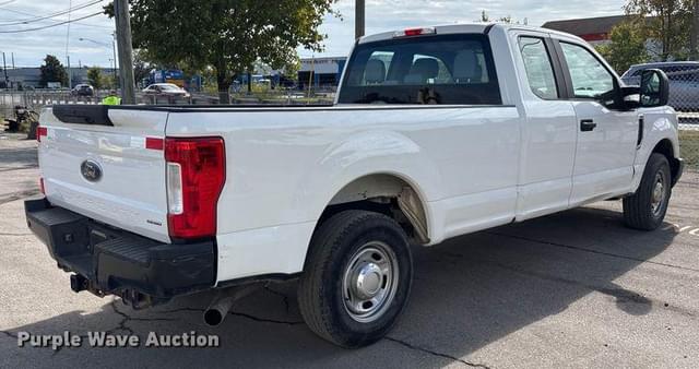 Image of Ford F-250 equipment image 4