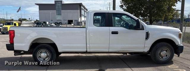 Image of Ford F-250 equipment image 3