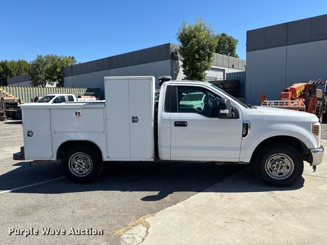 Image of Ford F-250 equipment image 3