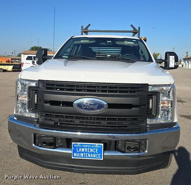 Image of Ford F-250 equipment image 1