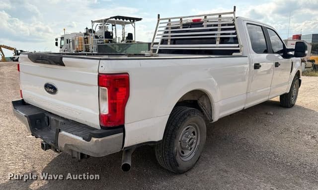 Image of Ford F-250 equipment image 4