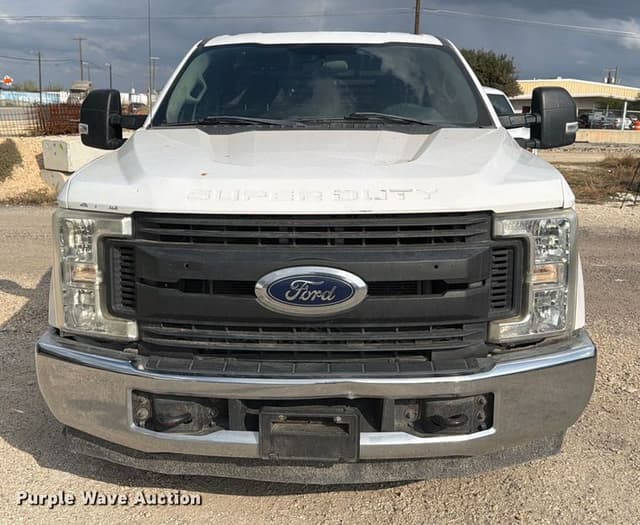 Image of Ford F-250 equipment image 1