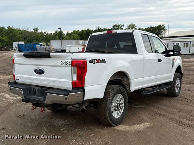 Image of Ford F-250 equipment image 4