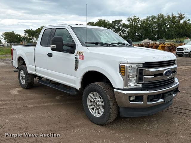 Image of Ford F-250 equipment image 2