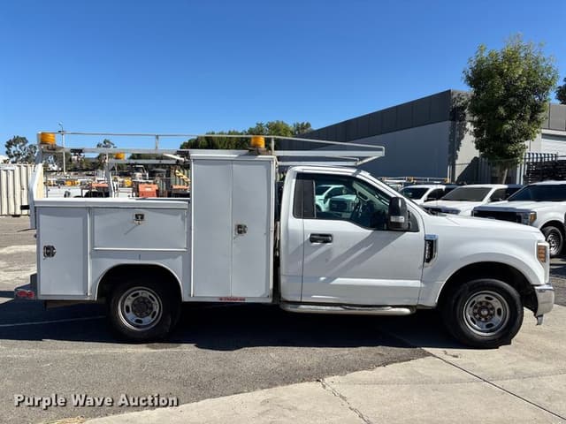 Image of Ford F-250 equipment image 3