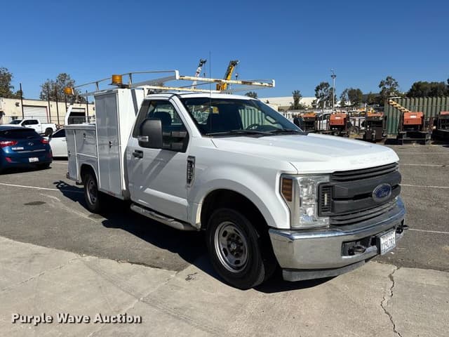 Image of Ford F-250 equipment image 2