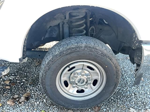 Image of Ford F-250 equipment image 3