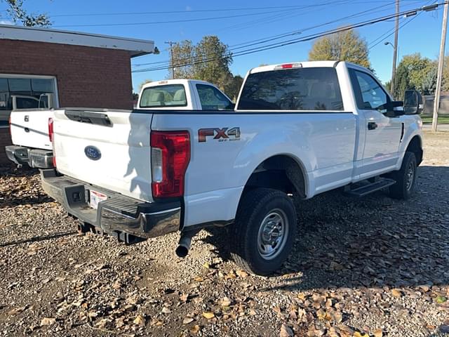 Image of Ford F-250 equipment image 2