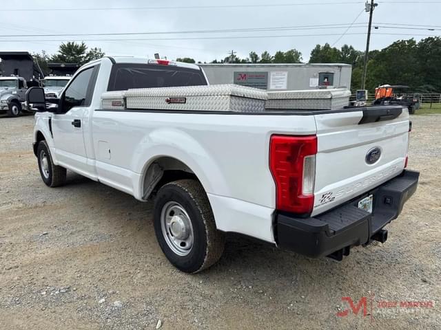 Image of Ford F-250 equipment image 2