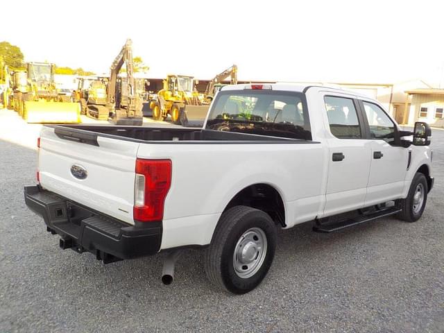 Image of Ford F-250 equipment image 2