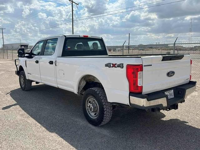 Image of Ford F-350 equipment image 1