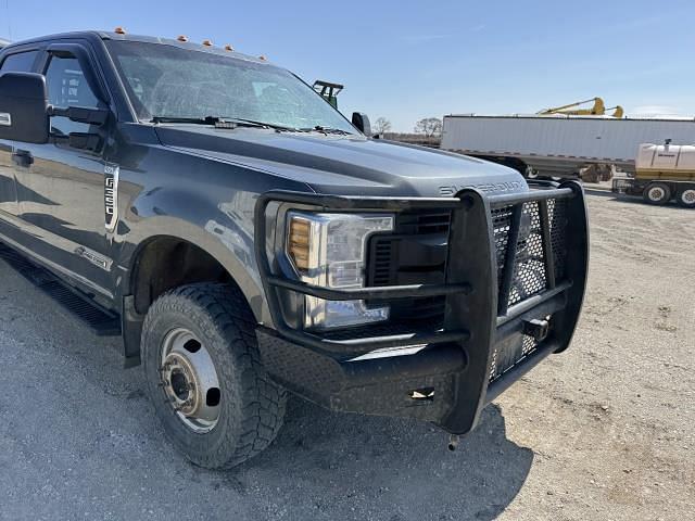 Image of Ford F-350 equipment image 2