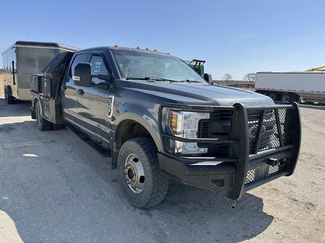 Image of Ford F-350 equipment image 1