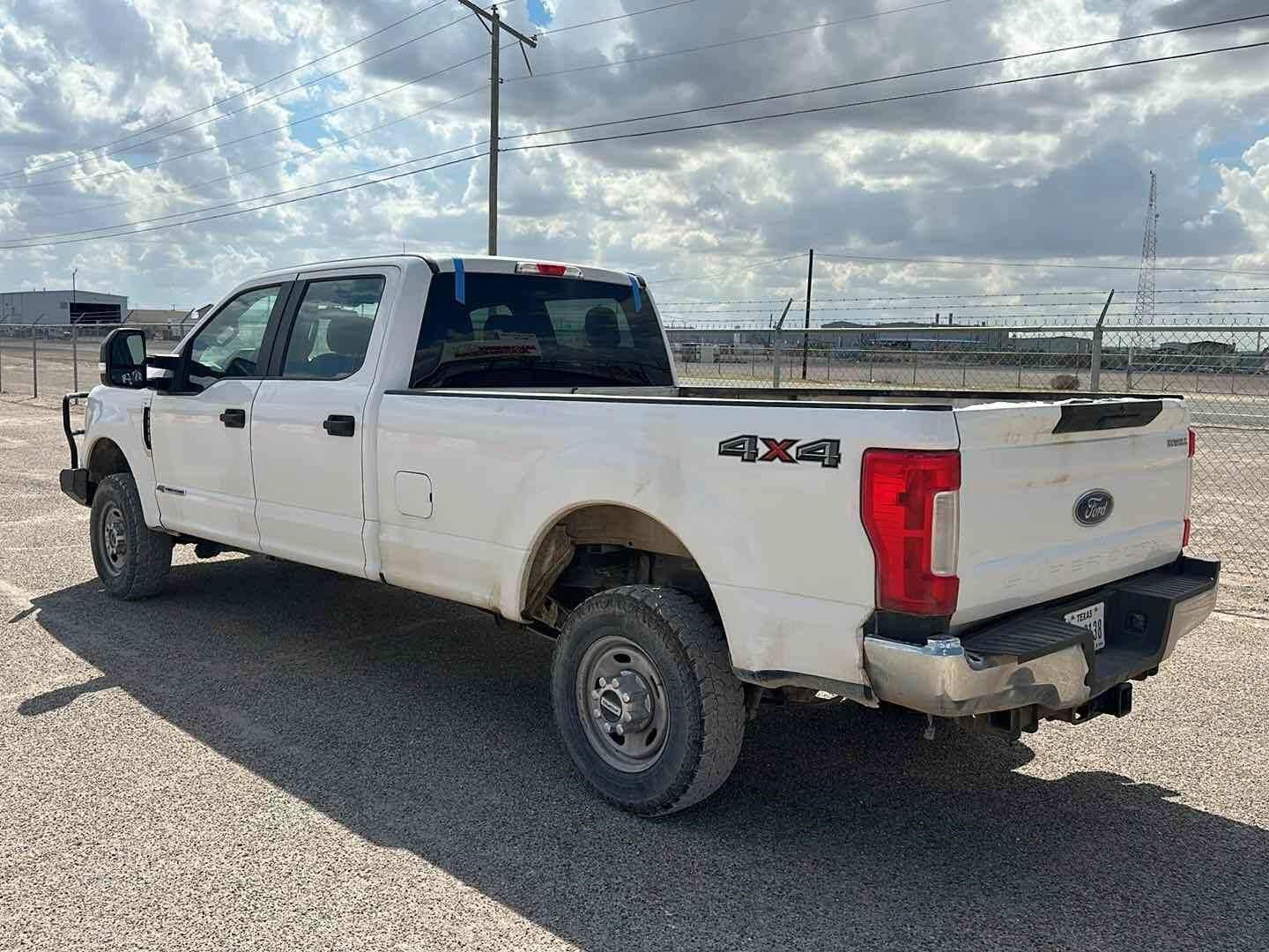 2018 Ford F-350 Equipment Image0