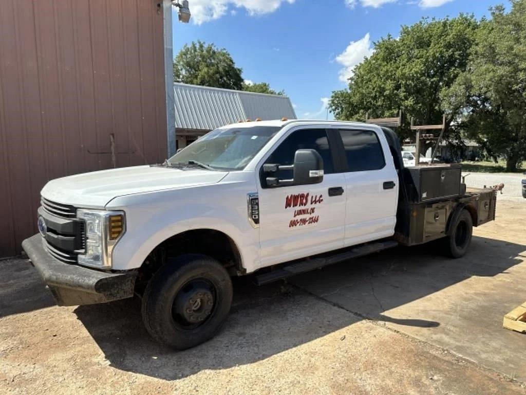 Image of Ford F-350 Primary image