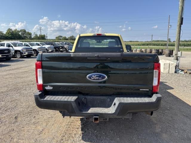 Image of Ford F-350 equipment image 3
