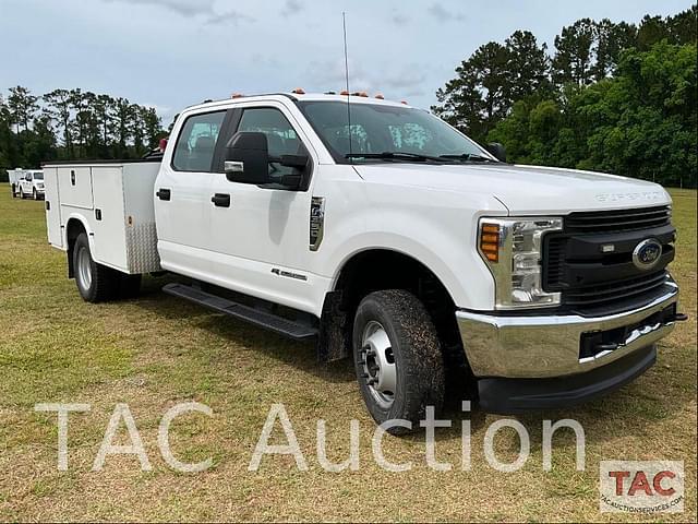 Image of Ford F-350 equipment image 4