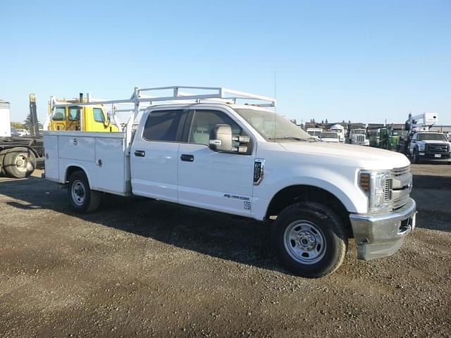 Image of Ford F-350 equipment image 1