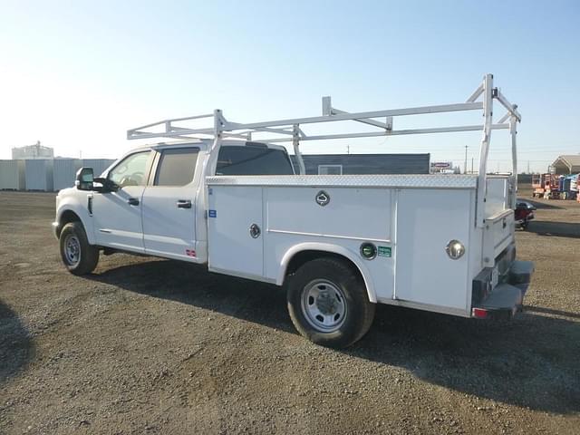 Image of Ford F-350 equipment image 3