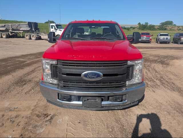 Image of Ford F-350 equipment image 1