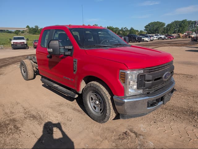 Image of Ford F-350 equipment image 2