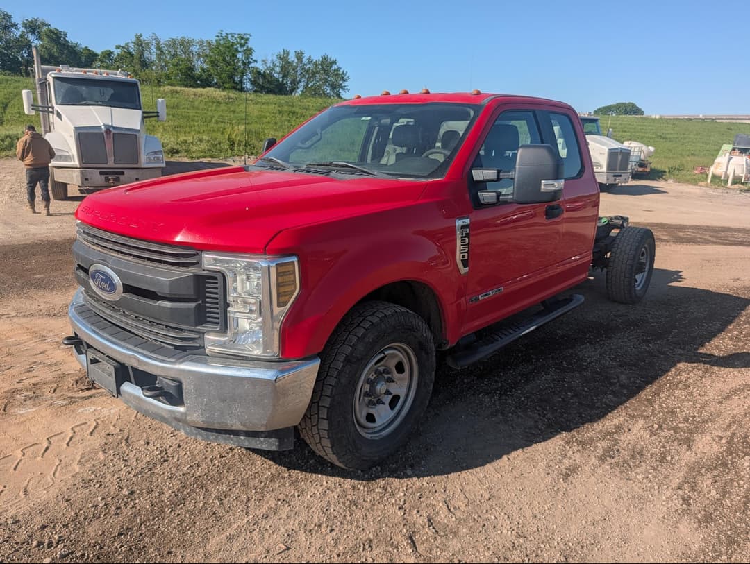 Image of Ford F-350 Primary image