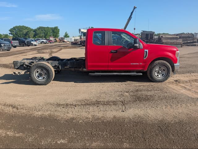 Image of Ford F-350 equipment image 3