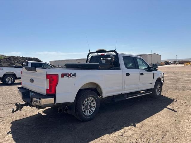 Image of Ford F-350 equipment image 4