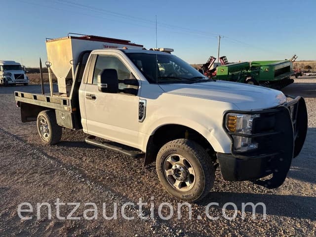 Image of Ford F-350 equipment image 3