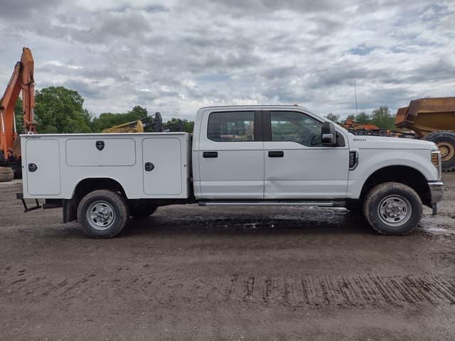 Image of Ford F-350 equipment image 2