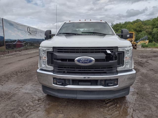 Image of Ford F-350 equipment image 1