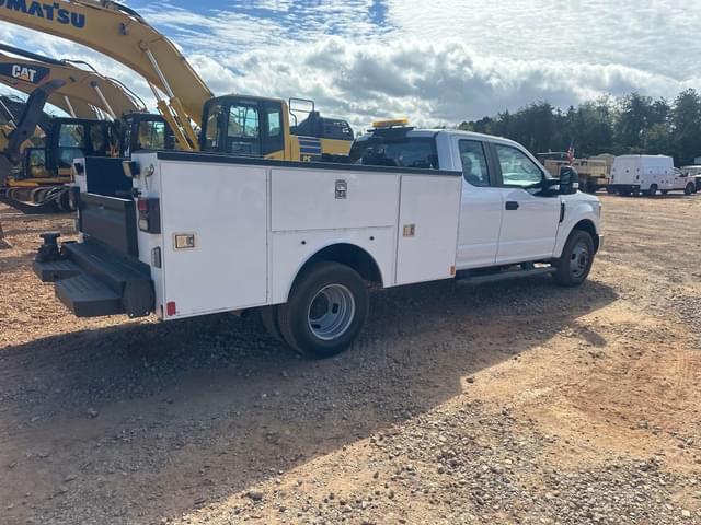 Image of Ford F-350 equipment image 3
