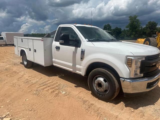Image of Ford F-350 equipment image 1