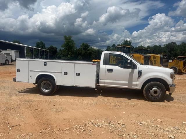 Image of Ford F-350 equipment image 2