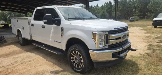 Image of Ford F-350 equipment image 2