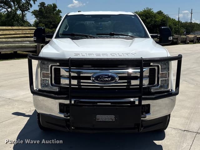 Image of Ford F-350 equipment image 1