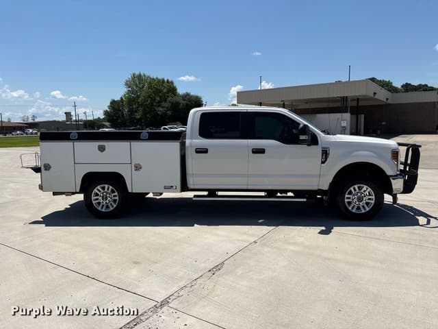 Image of Ford F-350 equipment image 3