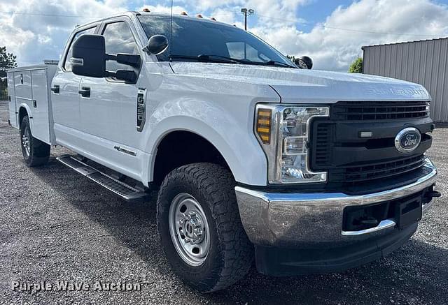 Image of Ford F-350 equipment image 2