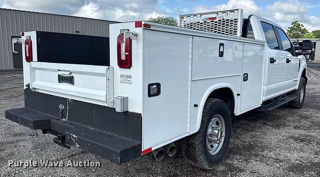 Image of Ford F-350 equipment image 4