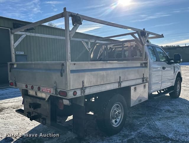 Image of Ford F-350 equipment image 4